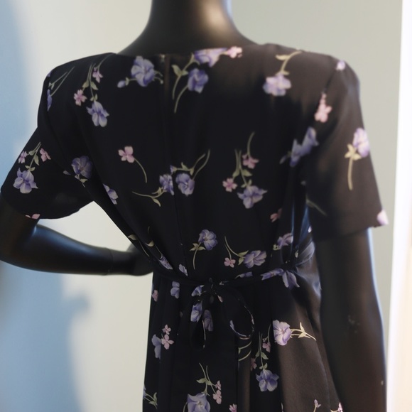 Beautiful floral tie-waist dress - Picture 4 of 6